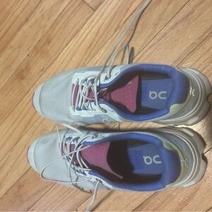 On Running Sneakers- Women’s Cloud Vista